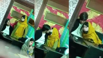 Cute Pakistani GF ne Restaurant me Blowjob diya