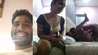 Husband ne Bedroom me Wife Ki Tange Utha Kar Chudai ki